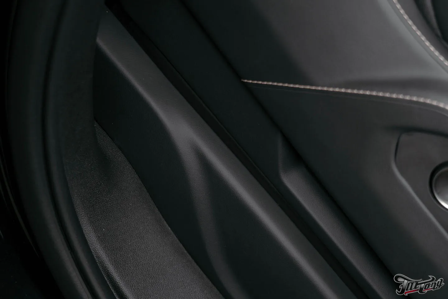 Проделали большую работу над Cadillac Escalade, часть 4: ремонт и окрас, детейлинг, фирменный Шиномонтаж на вибростенде с адаптацией на стендах Hunter и долгожданная выдача!